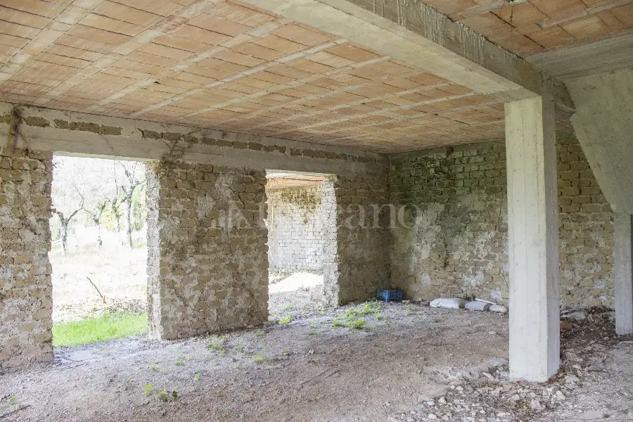 Rustico in vendita di 360 mq a €75.000 (rif. 12/2024)