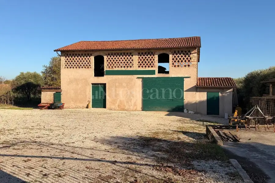Casale in vendita di 200 mq a €2.200.000 (rif. 55/2025)