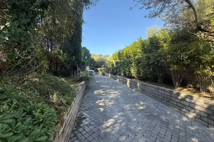 Villa Plurifamiliare in vendita di 220 mq a €545.000 (rif. 12/2026)