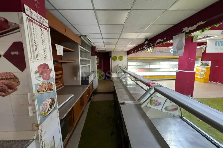 Negozio in vendita di 390 mq a €198.000 (rif. 28/2026)