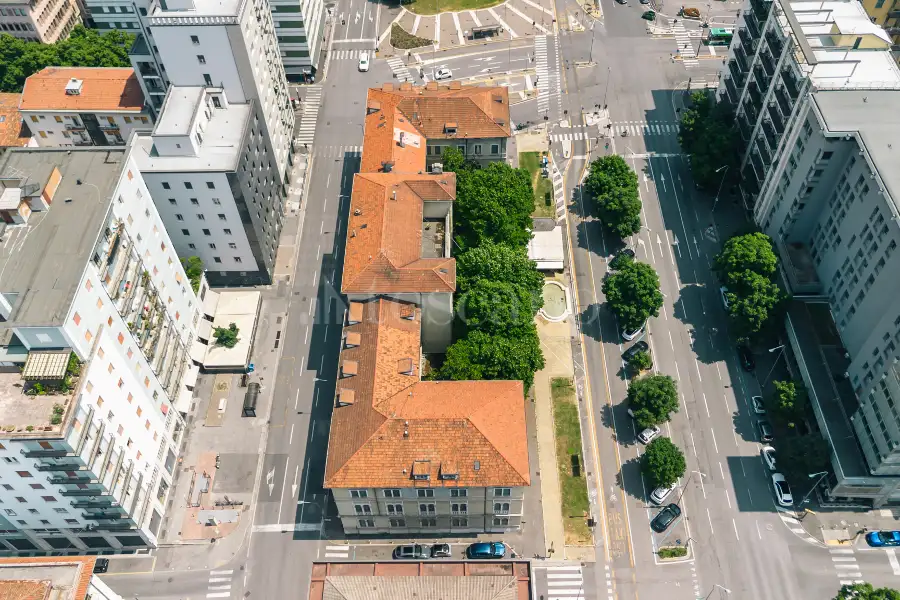 Palazzo in vendita di 7.000 mq trattativa riservata (rif. 21/2025)