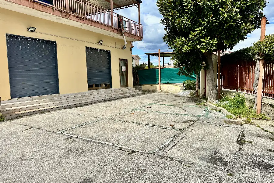Negozio in affitto di 250 mq a €800 (rif. 32/2025)
