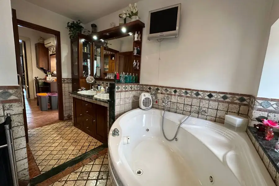 Casa Indipendente in vendita di 240 mq a €598.000 (rif. 44/2026)