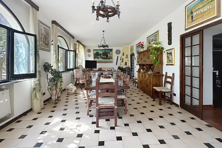Villa in vendita di 300 mq a €290.000 (rif. 50/2025)