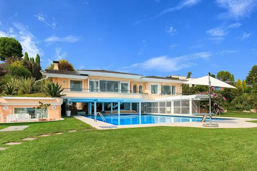 Villa in vendita di 1.300 mq trattativa riservata (rif. 38/2024)
