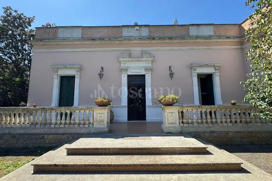 Villa in vendita di 290 mq a €798.000 (rif. 19/2026)