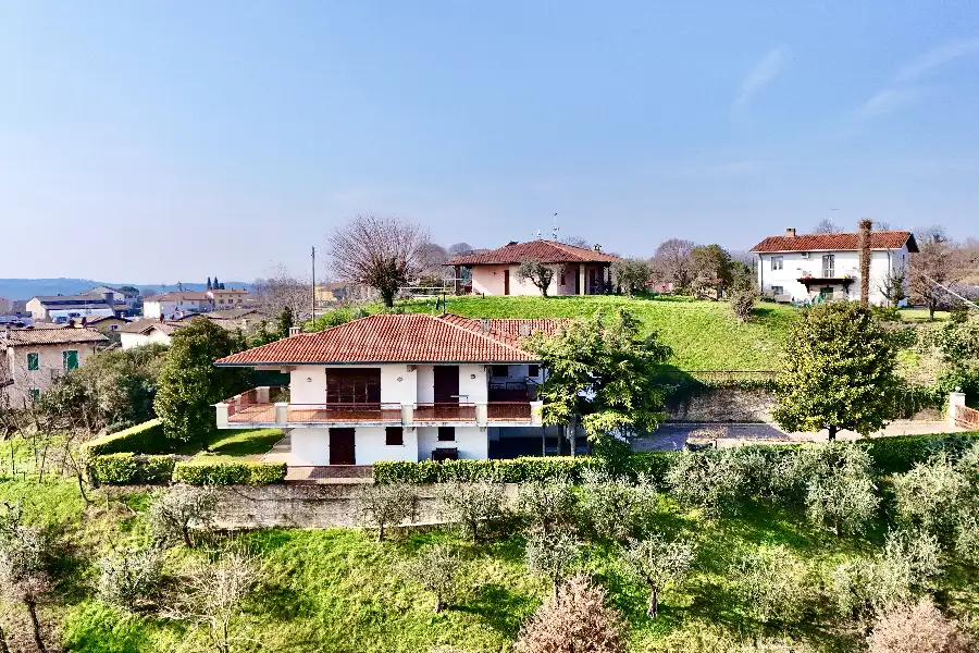 Villa in vendita di 450 mq a €950.000 (rif. 14/2025)