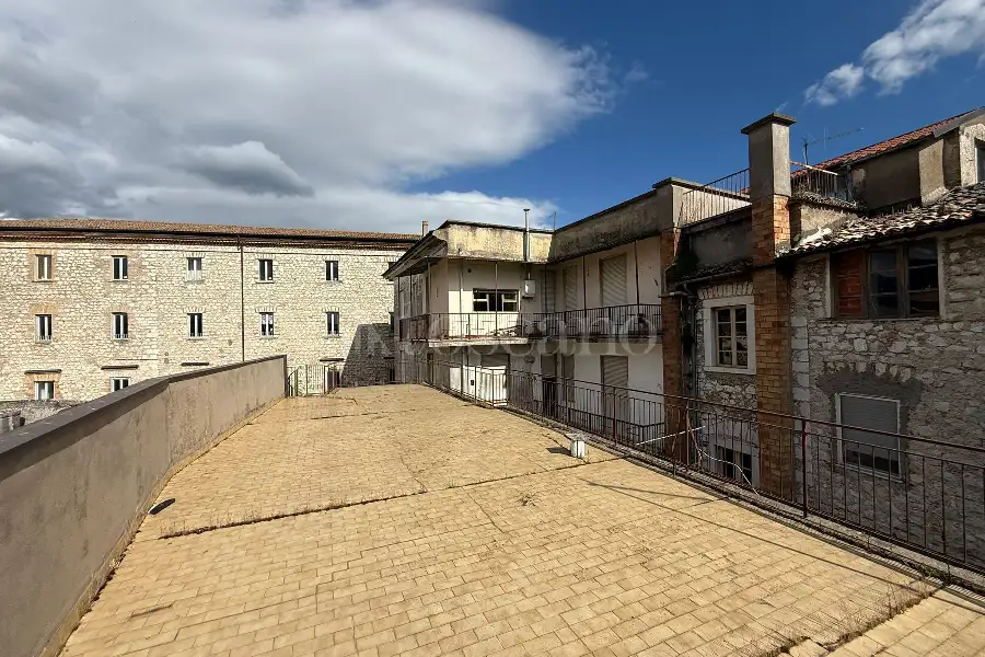 Palazzo in vendita di 725 mq a €395.000 (rif. 1/2026)