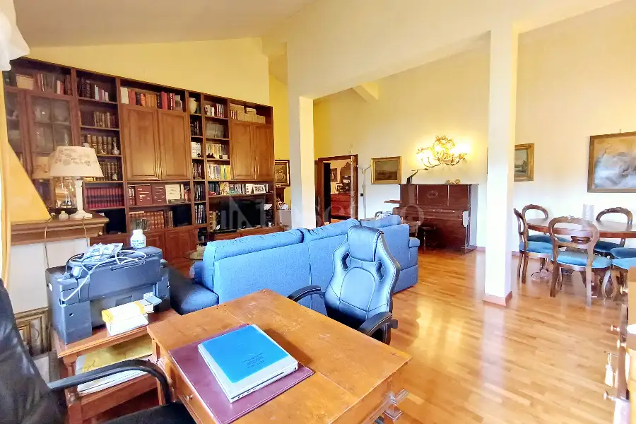 Attico in vendita di 135 mq a €580.000 (rif. 18/2025)