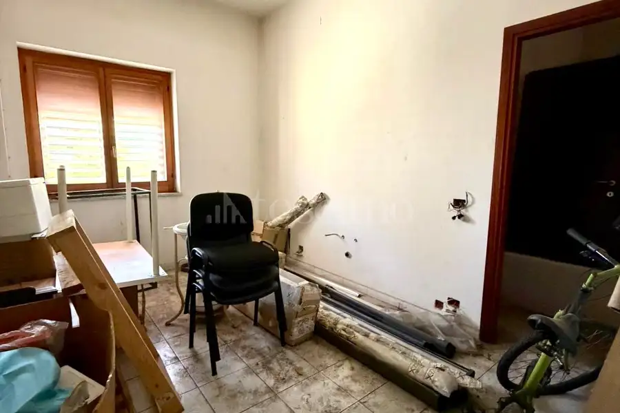 Negozio in vendita di 90 mq a €74.000 (rif. 141/2026)