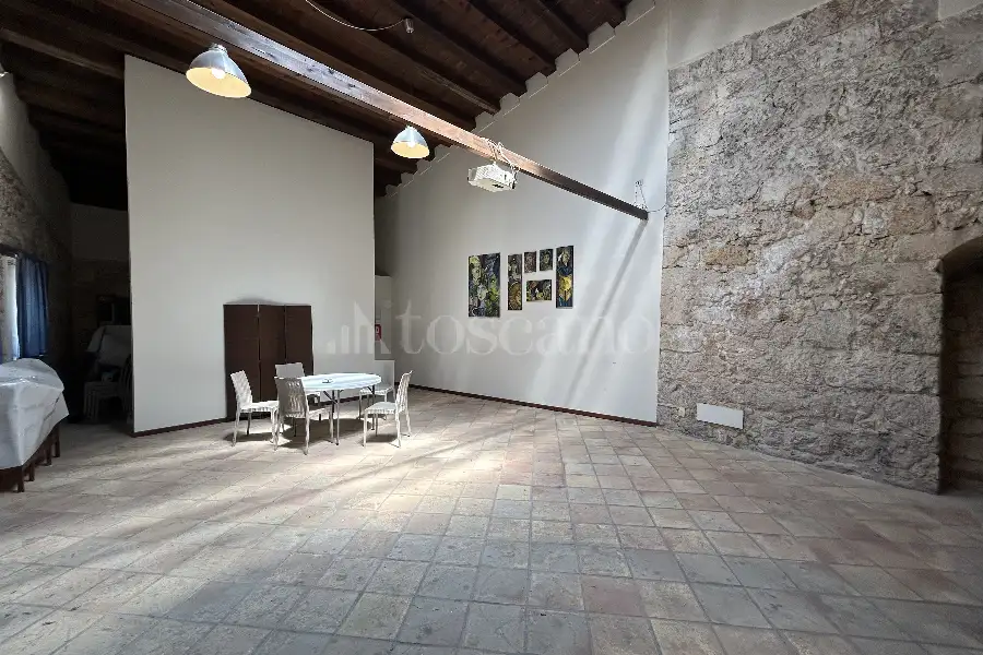 Villa in vendita di 700 mq a €720.000 (rif. 94/2026)