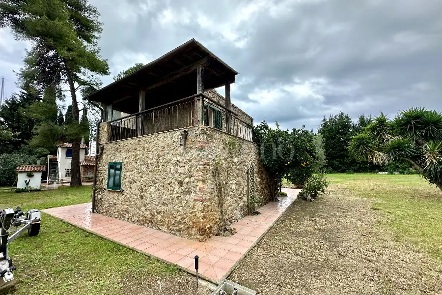Casale in vendita di 200 mq a €790.000 (rif. 22/2025)