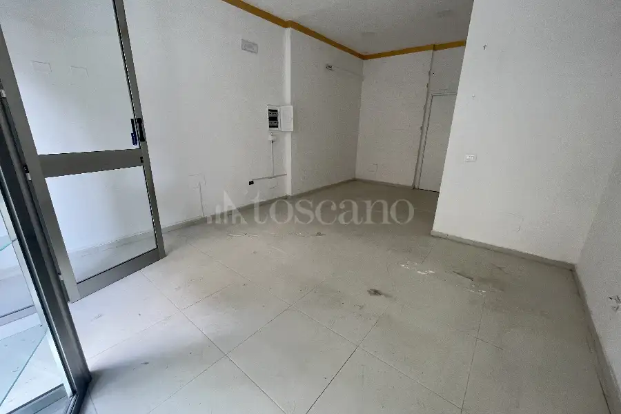 Negozio in affitto di 30 mq a €700 (rif. 8/2026)