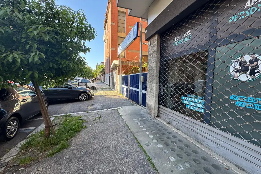Negozio in affitto di 104 mq a €4.000 (rif. 13/2026)