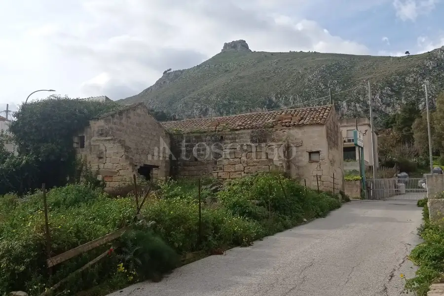 Casa Indipendente in vendita di 240 mq a €50.000 (rif. 5/2025)