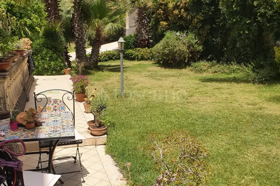 Villa Bifamiliare in vendita di 265 mq a €550.000 (rif. 215/2025)