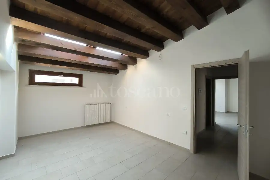 Casa Indipendente in vendita di 300 mq a €450.000 (rif. 32/2026)