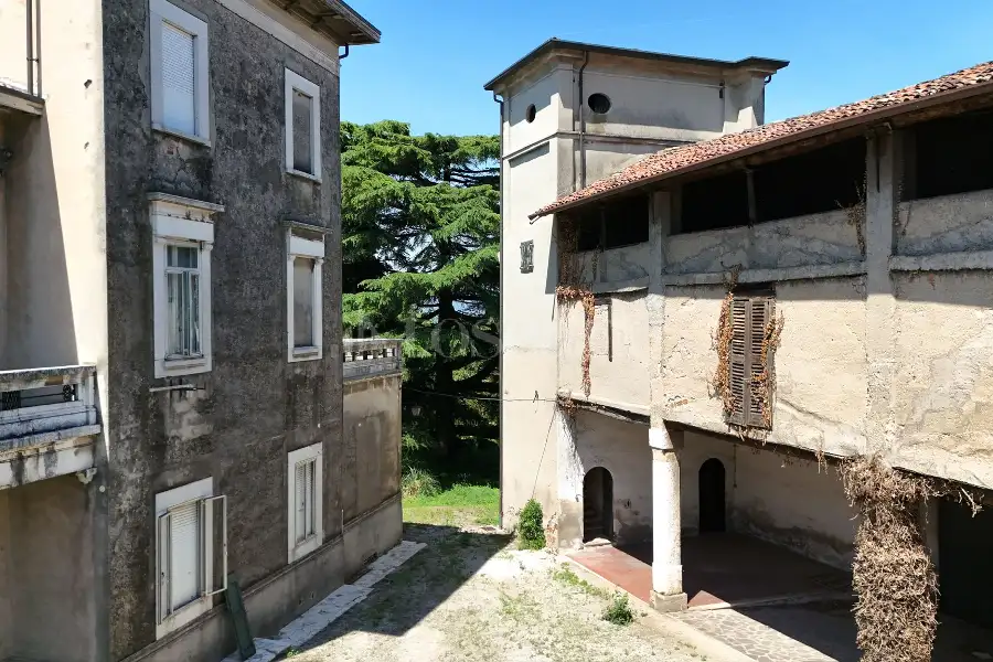 Rustico in vendita di 2.000 mq a €2.000.000 (rif. 26/2026)