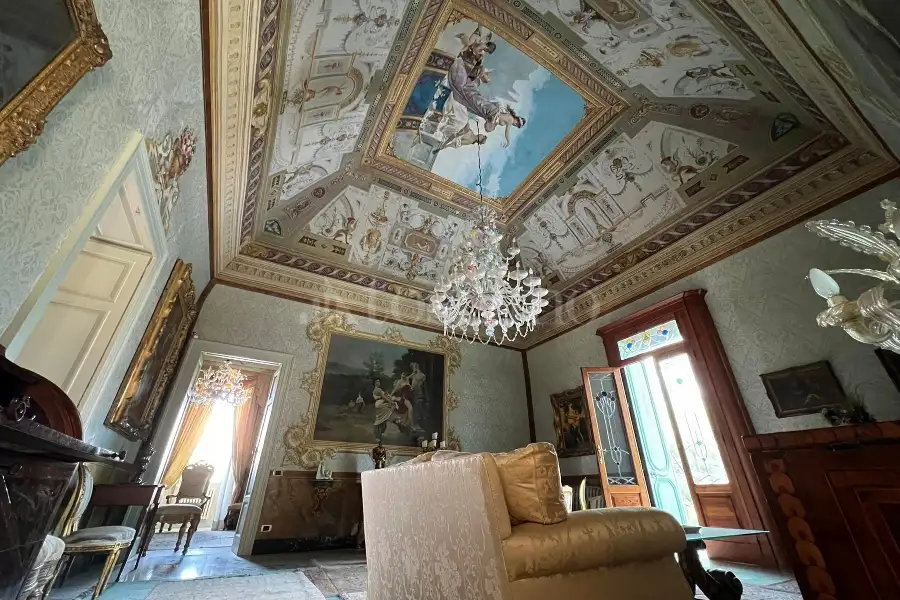Villa in vendita di 603 mq a €1.770.000 (rif. 21/2023)