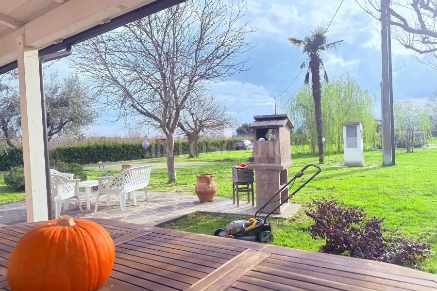 Casale in vendita di 300 mq a €990.000 (rif. 9/2026)