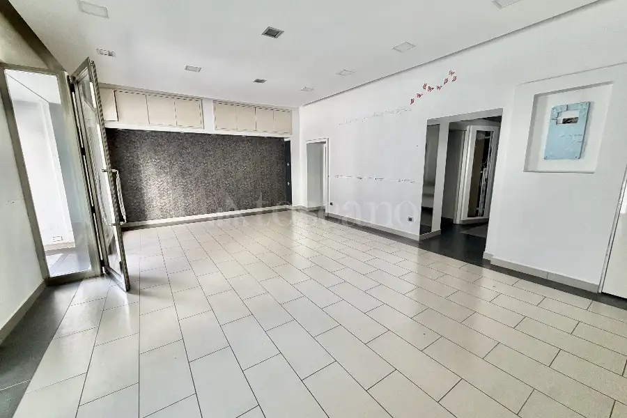 Negozio in vendita di 90 mq a €220.000 (rif. 8/2026)