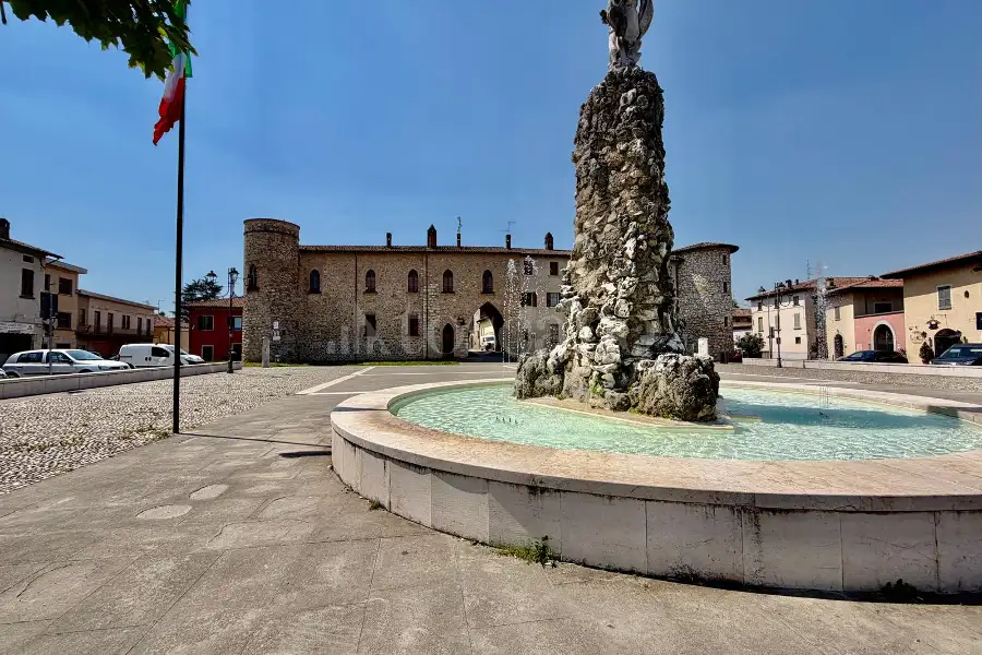 Casa Indipendente in vendita di 400 mq a €315.000 (rif. 41/2026)