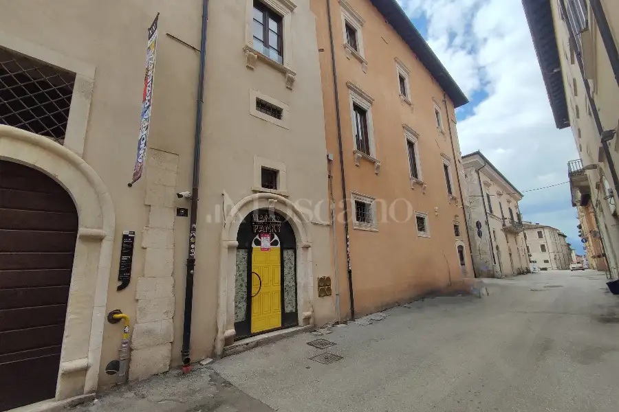 Negozio in affitto di 20 mq a €450 (rif. 15/2026)