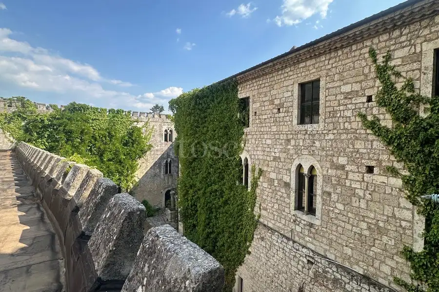 Palazzo in vendita di 3.000 mq trattativa riservata (rif. 69/2026)
