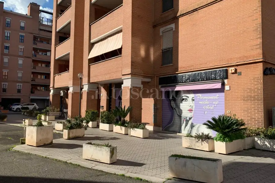 Negozio in vendita di 80 mq a €229.000 (rif. 12/2026)