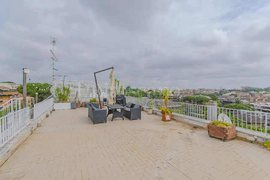 Superattico in vendita di 105 mq a €699.000 (rif. 11/2026)