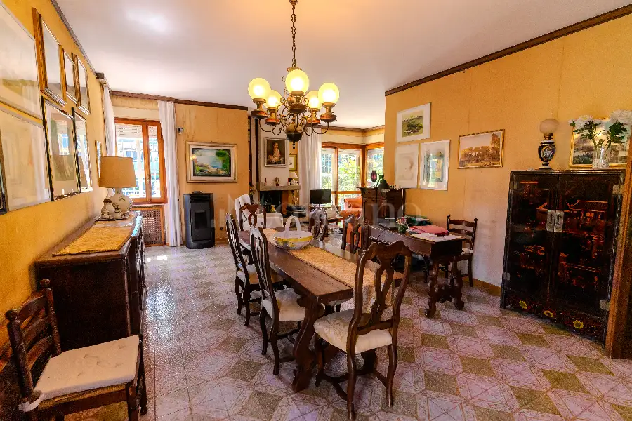 Villa in vendita di 400 mq a €780.000 (rif. 77/2025)