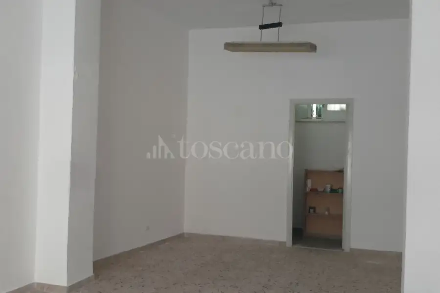 Negozio in affitto di 45 mq a €400 (rif. 56/2025)