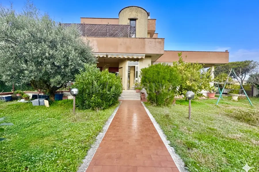 Villa in vendita di 320 mq a €279.000 (rif. 1/2026)