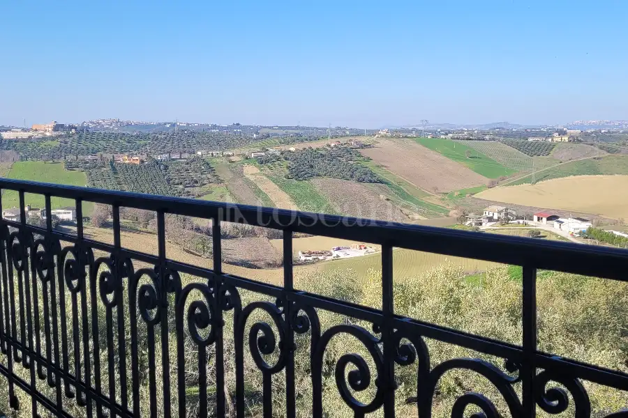 Villa in vendita di 480 mq a €880.000 (rif. 4/2026)