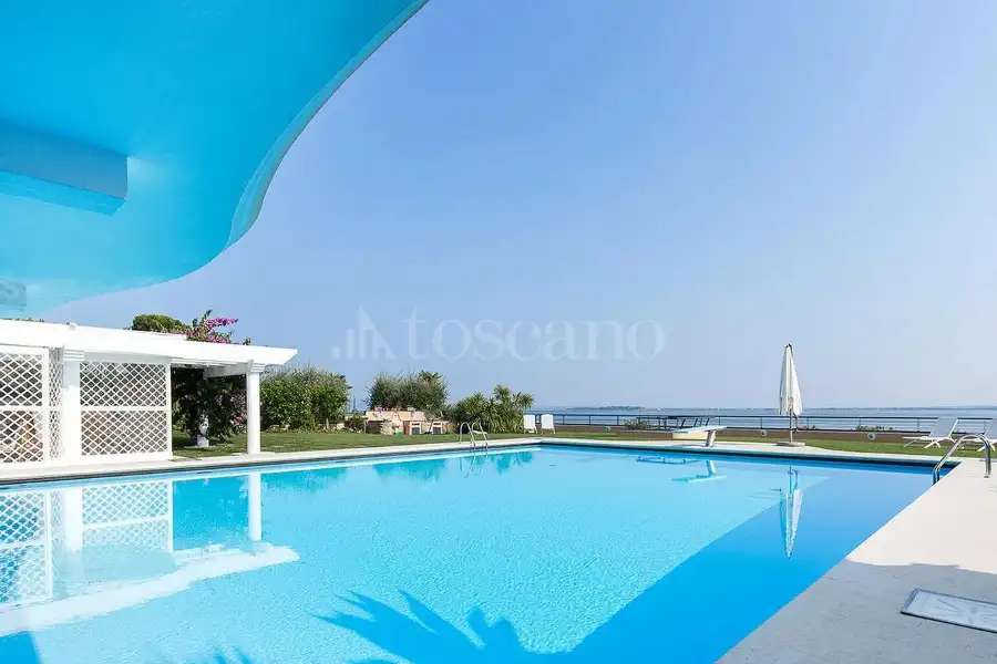 Villa in vendita di 1.300 mq trattativa riservata (rif. 38/2024)