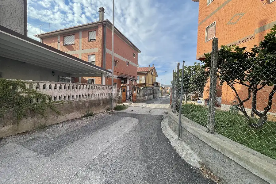 Box in vendita di 25 mq a €8.000 (rif. 67/2025)