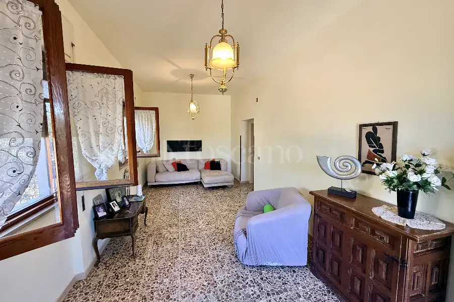 Casa Indipendente in vendita di 254 mq a €299.000 (rif. 81/2026)