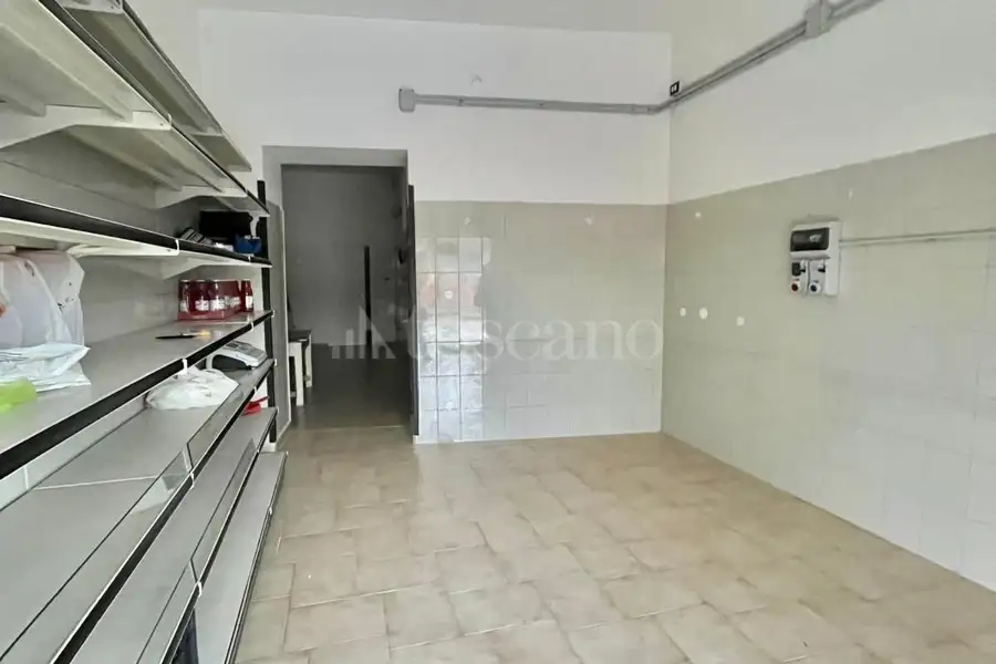 Negozio in affitto di 50 mq a €450 (rif. 84/2026)