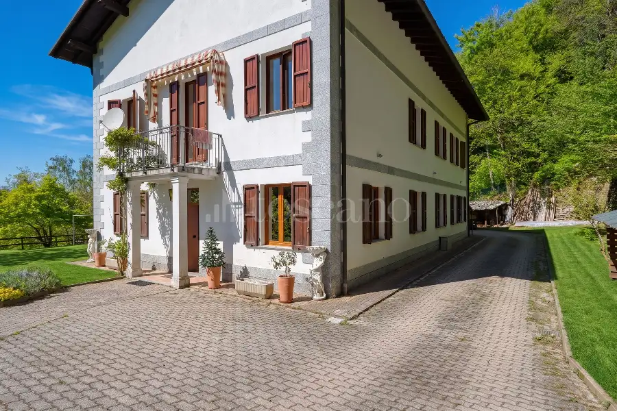 Casa Indipendente in vendita di 700 mq a €850.000 (rif. 146/2026)