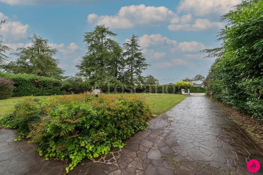 Villa in vendita di 390 mq a €430.000 (rif. 171/2025)