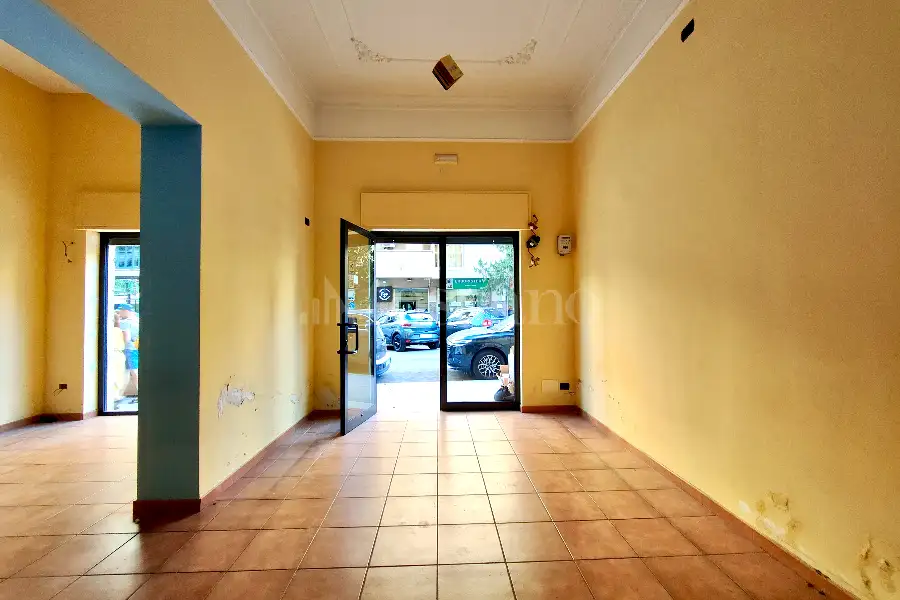 Negozio in affitto di 53 mq a €780 (rif. 50/2026)