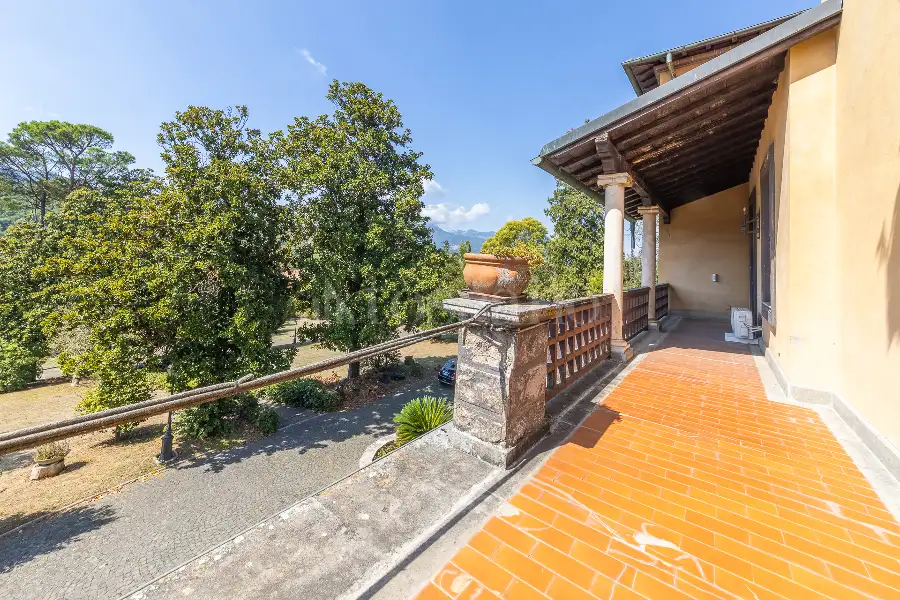 Villa in vendita di 750 mq a €1.950.000 (rif. 53/2026)