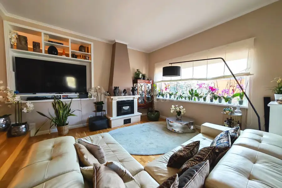 Villa Bifamiliare in vendita di 440 mq a €719.000 (rif. 5/2026)