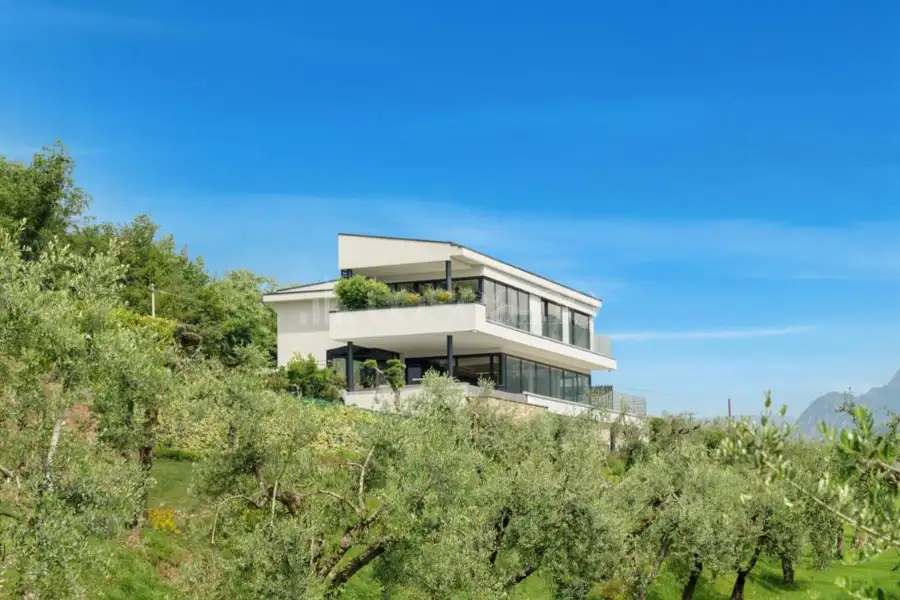 Villa in vendita di 800 mq a €5.500.000 (rif. 34/2026)