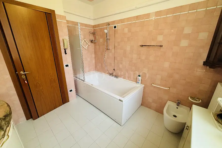 Villa in vendita di 385 mq a €880.000 (rif. 39/2026)