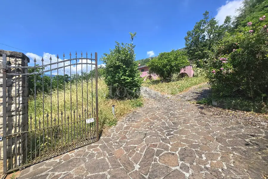 Villa in vendita di 200 mq a €780.000 (rif. 38/2026)