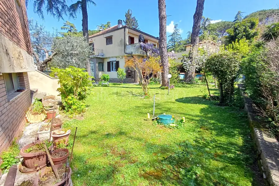 Villa in vendita di 250 mq a €349.000 (rif. 12/2025)