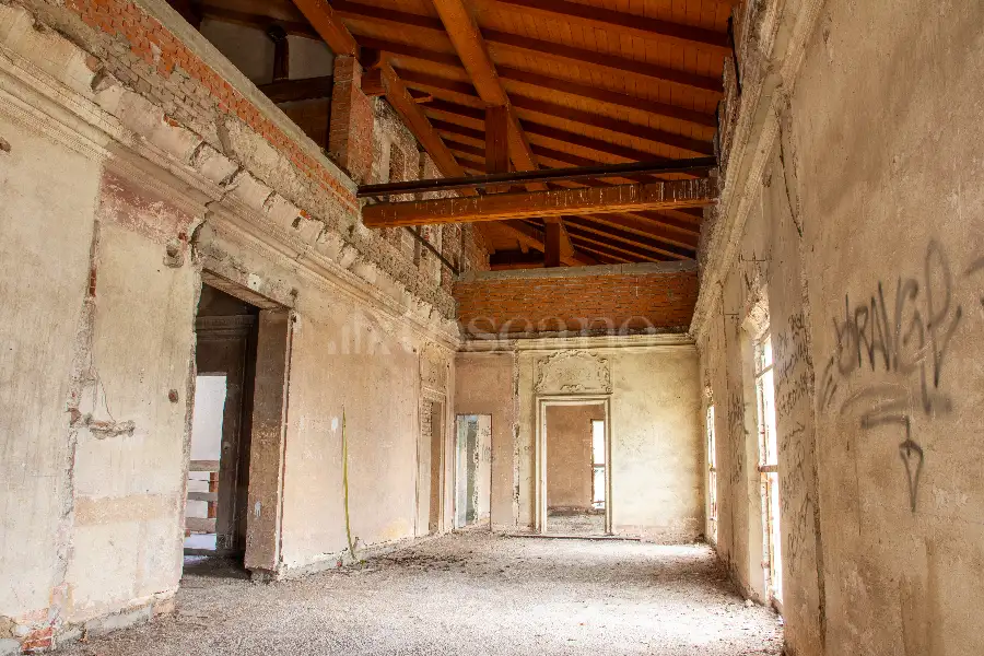 Villa in vendita di 1.337 mq a €1.250.000 (rif. 34/2025)