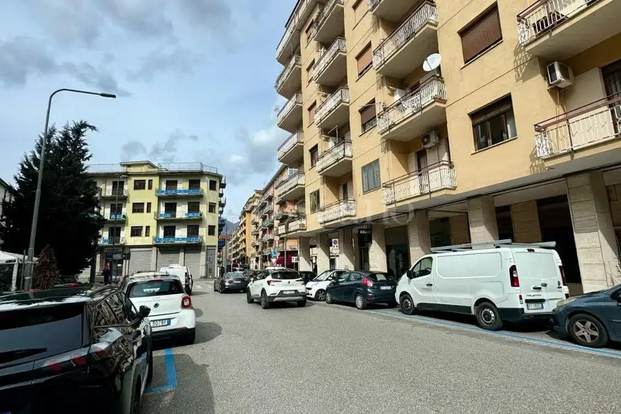 Negozio in affitto di 35 mq a €400 (rif. 41/2025)