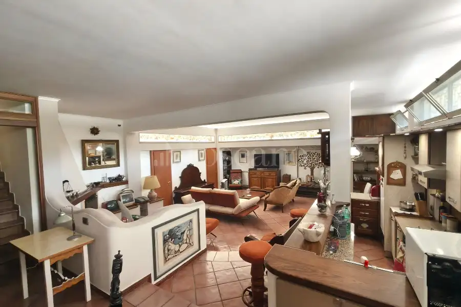 Villa in vendita di 300 mq a €845.000 (rif. 49/2026)